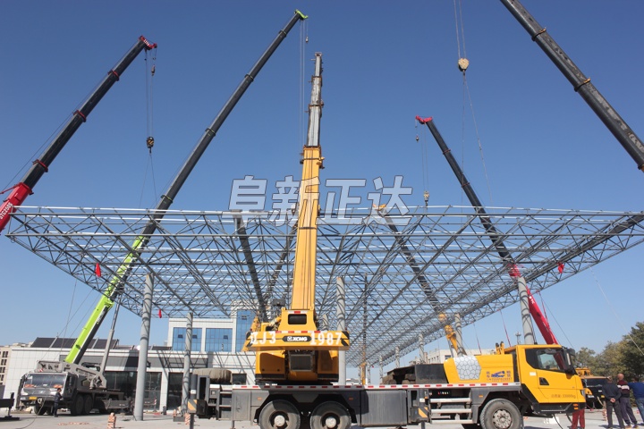 加油站鋼結(jié)構(gòu)網(wǎng)架制作安裝工程