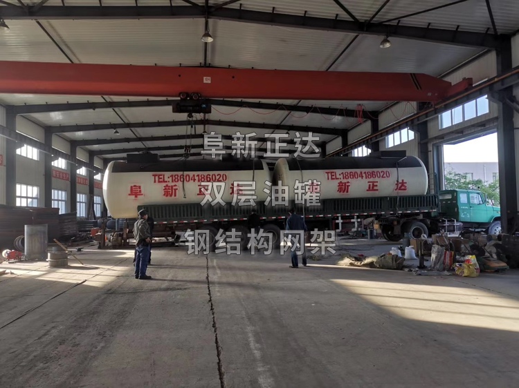 中石油海同匯中加油站定購的SF雙層油罐裝車起運